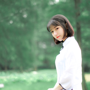 张柏芝大腿缝口两瓣肉
