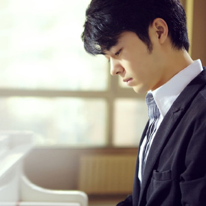 张柏芝大腿缝口两瓣肉
