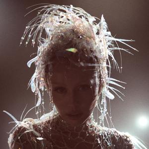 张柏芝大腿缝口两瓣肉
